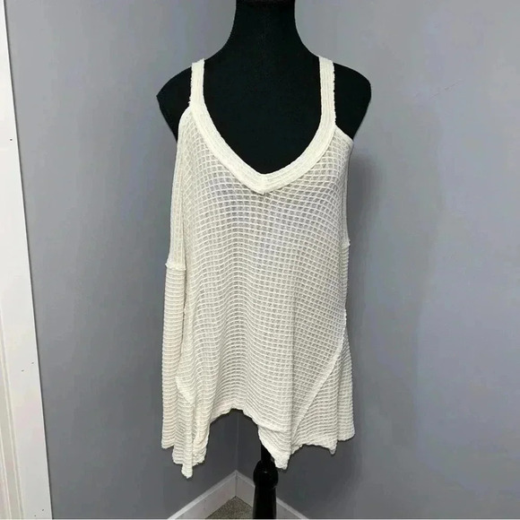 Design Lab  Cold Shoulder Top - Picture 1 of 5